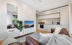 Bright Terrace Unit Next To Chapel St Dining